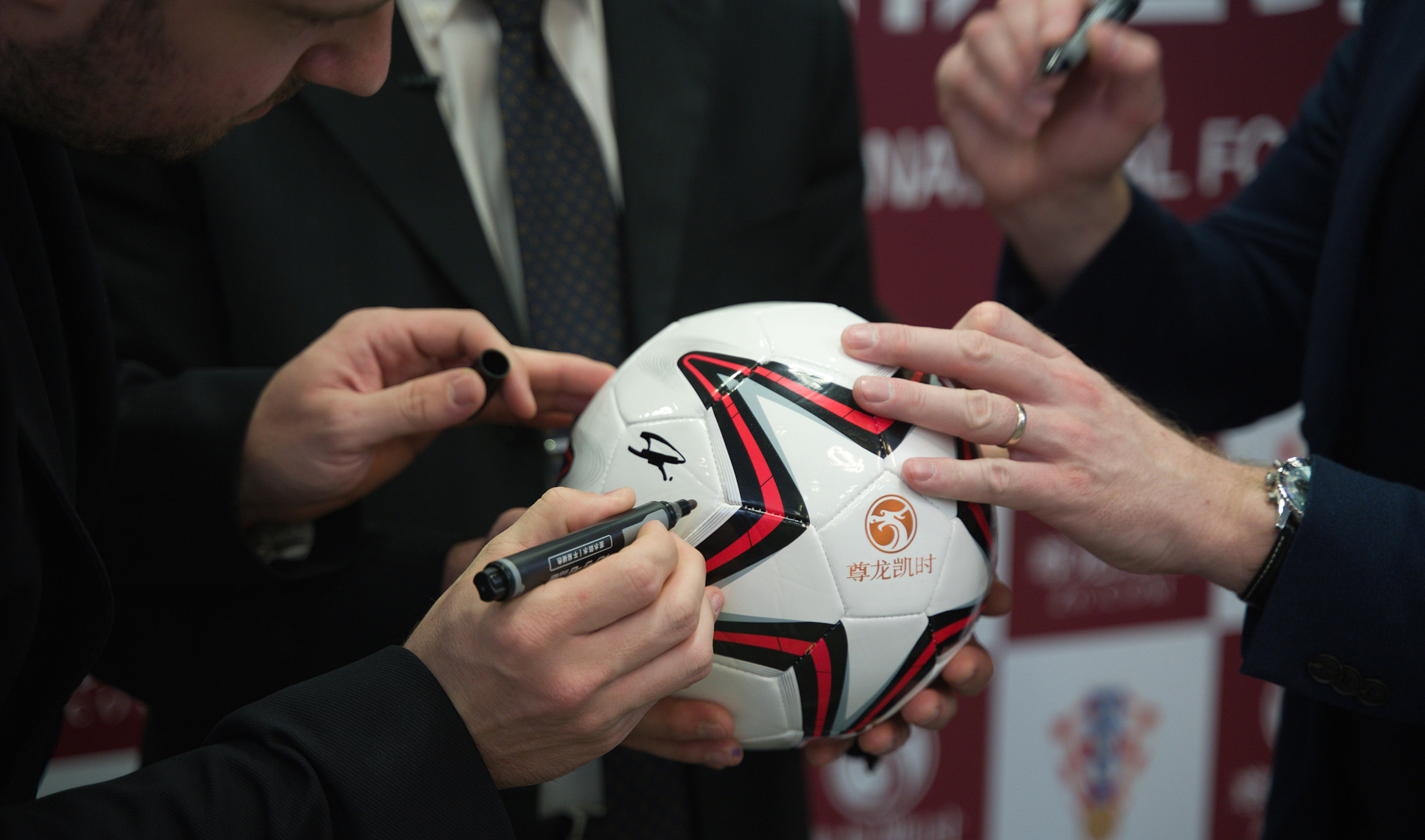 「开云体育聚焦UFC选手社交媒体运营:自我塑造、粉丝互动与商业变现三者兼顾」